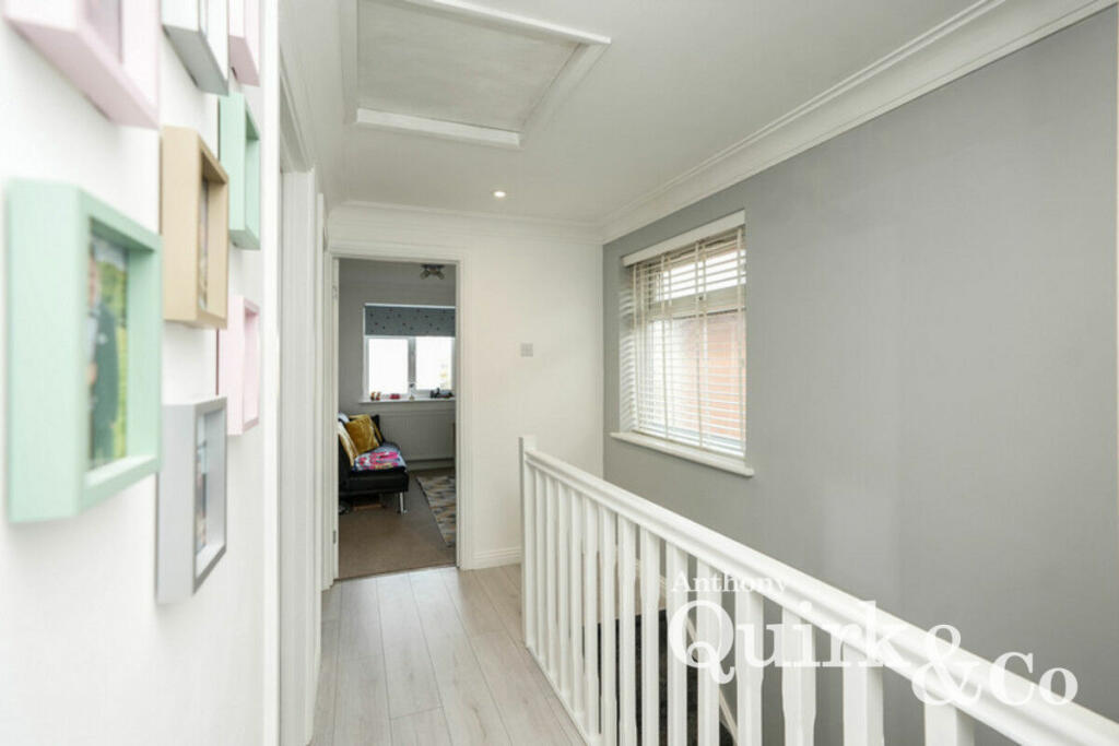 4 bedroom detached house for sale in Rainbow Road, Canvey Island, SS8