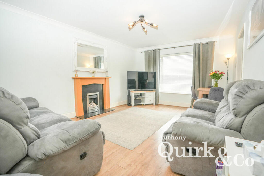 2 bedroom detached house for sale in Waarden Road, Canvey Island, SS8