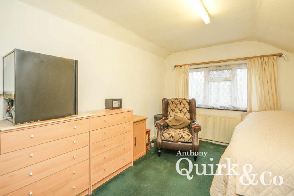 2 bedroom bungalow for sale in Cedar Road, Thundersley, SS7