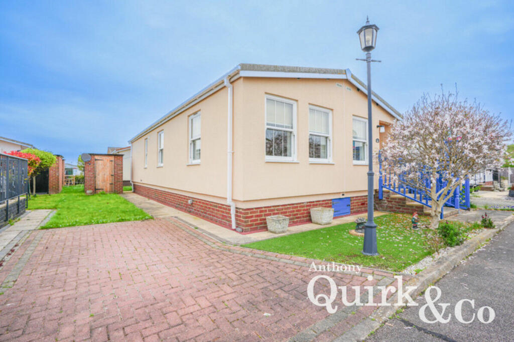 2 bedroom park home for sale in Kings Park, Canvey Island, SS8