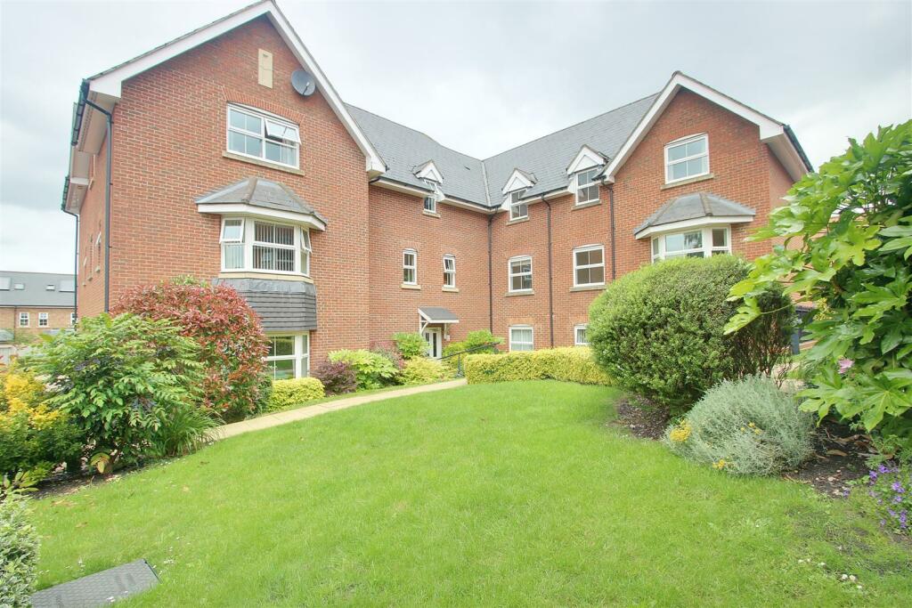 2 bedroom apartment for sale in Gowers Yard, Tring, HP23
