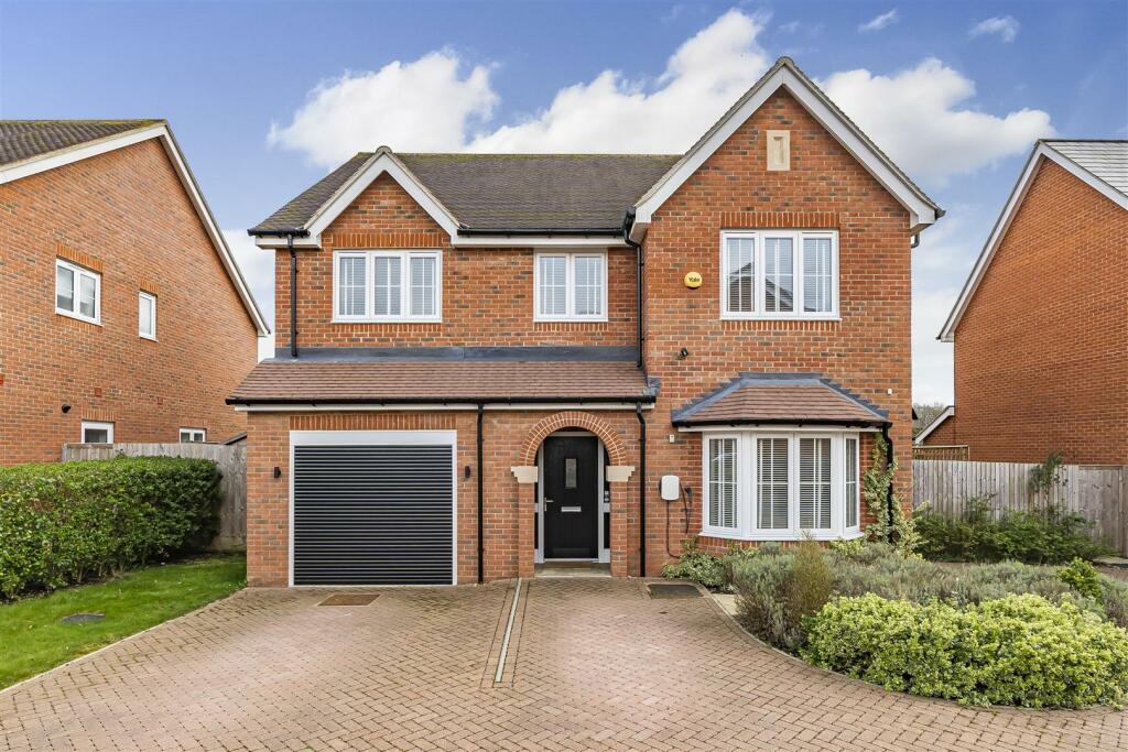 4 bedroom detached house for sale in Hammond Street, Aston Clinton