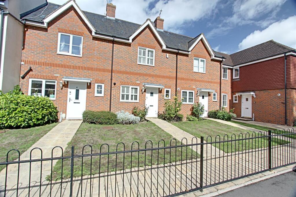 Main image of property: The Courtyards, London Road, Aston Clinton