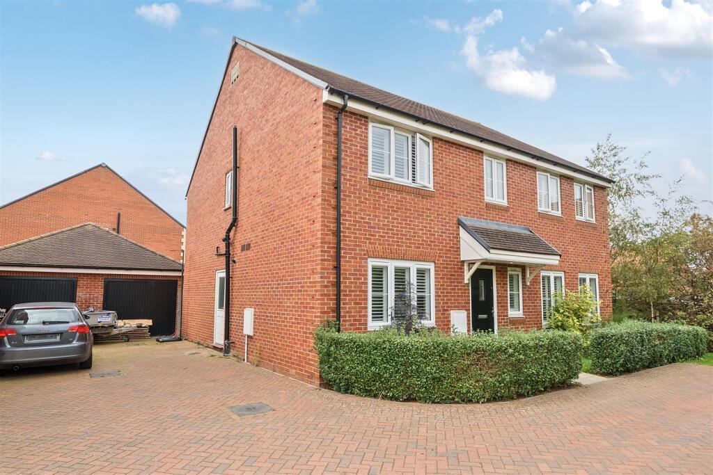 Main image of property: Pauling Close, Aston Clinton,