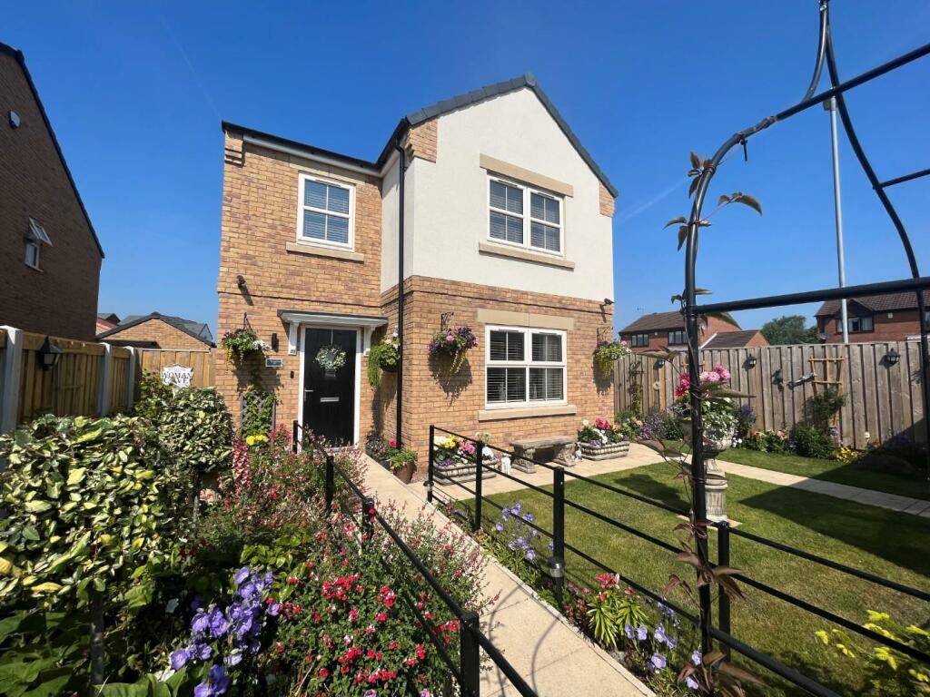 4 bedroom detached house for sale in Parkside Way, Gainsborough, DN21