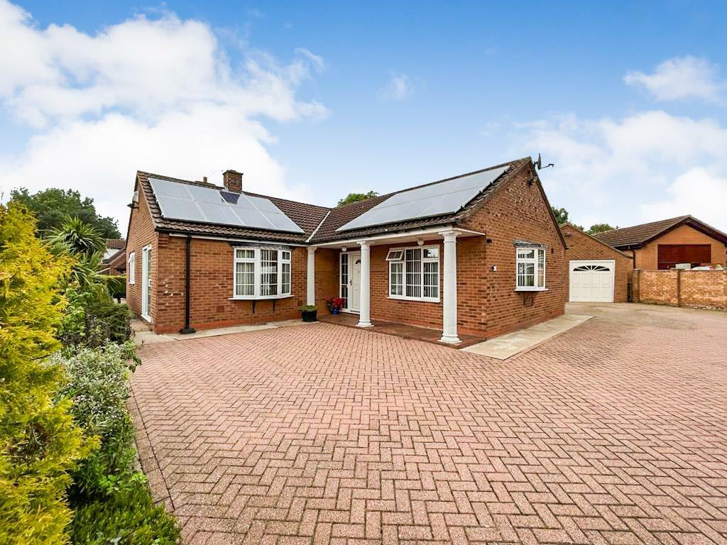 3 bedroom detached bungalow for sale in Lodge Lane, Upton, Gainsborough