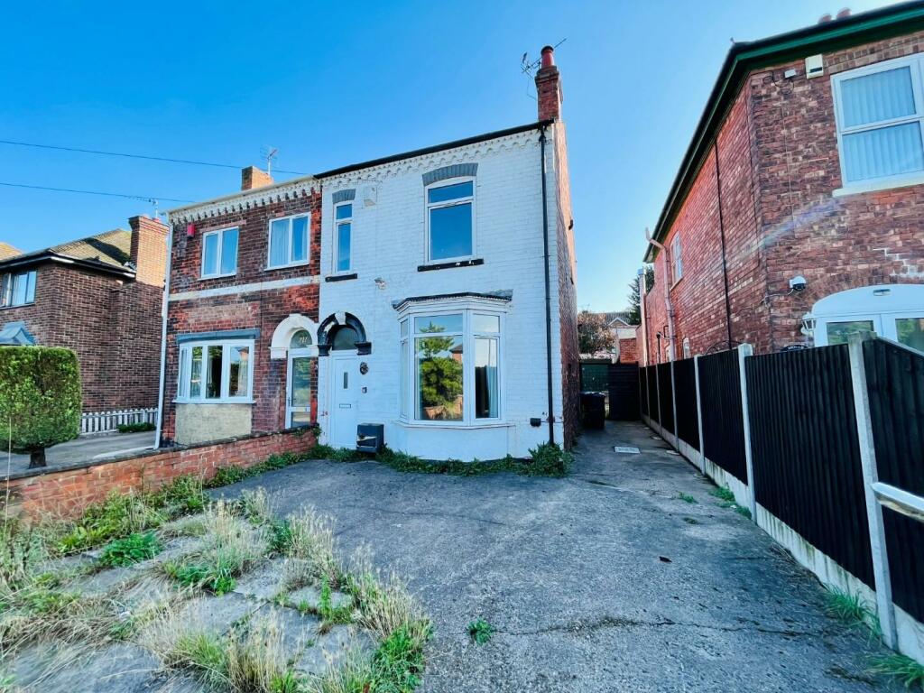 4 bedroom semidetached house for sale in Lea Road, Gainsborough, DN21