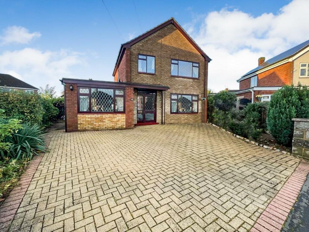 3 bedroom detached house for sale in Downing Crescent, Scunthorpe, DN16