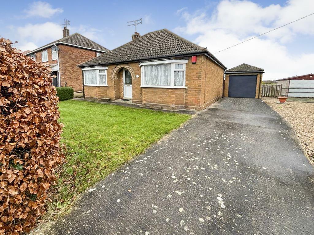 2 bedroom detached bungalow for sale in Walkerith Road, Morton