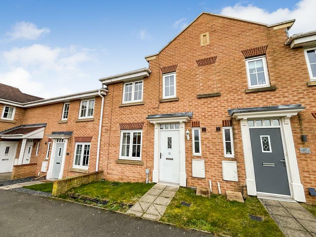 3 bedroom terraced house for sale in Sunningdale Way, Gainsborough ...