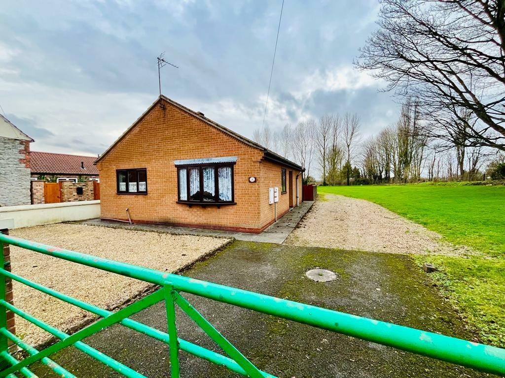 2 bedroom detached bungalow for sale in Moat House Road, Kirton Lindsey