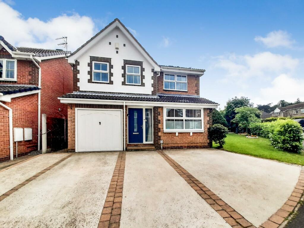 4 bedroom detached house for sale in Woodhill Avenue, Gainsborough