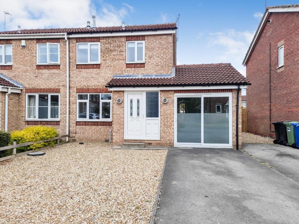 Main image of property: Laurel Close , Gainsborough, DN21 1FE