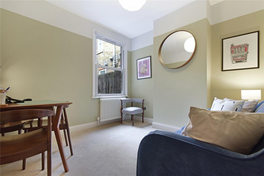 2 bedroom flat for sale in Brettenham Road, Walthamstow, London, E17