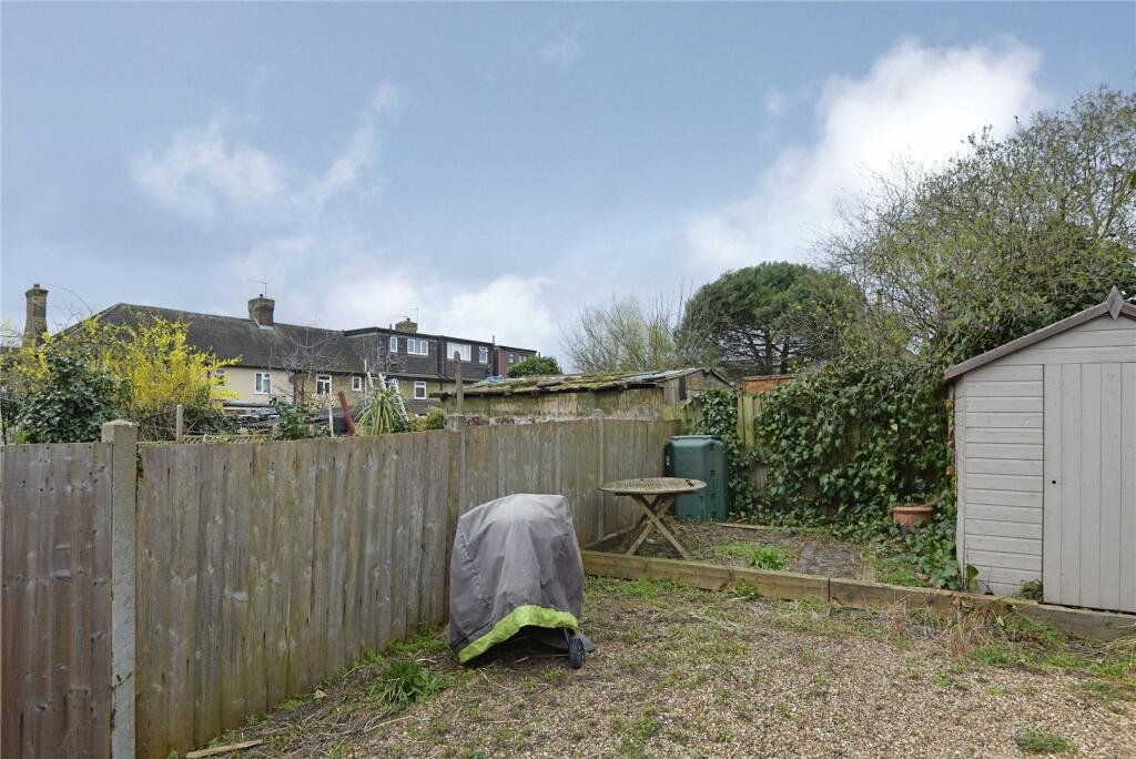 2 bedroom flat for sale in Brettenham Road, Walthamstow, London, E17