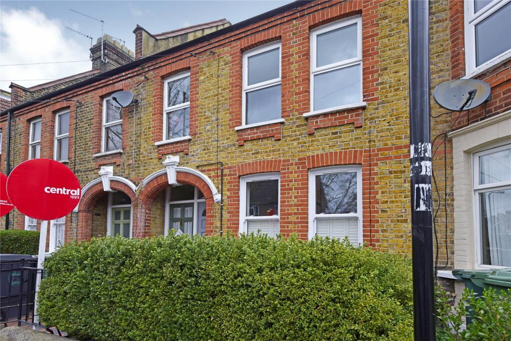2 bedroom flat for sale in Brettenham Road, Walthamstow, London, E17