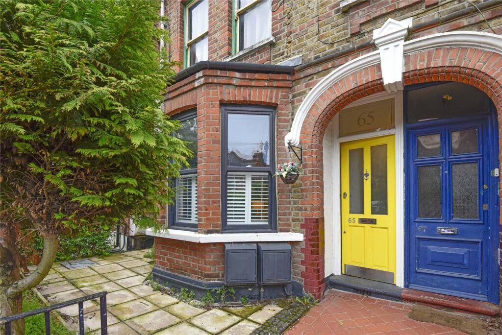 2 bedroom flat for sale in Diana Road, Walthamstow, London, E17