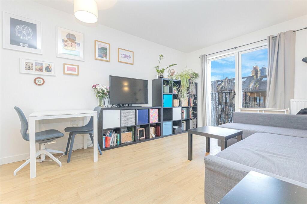 1 bedroom flat for sale in Gainsford Road, Walthamstow, London, E17