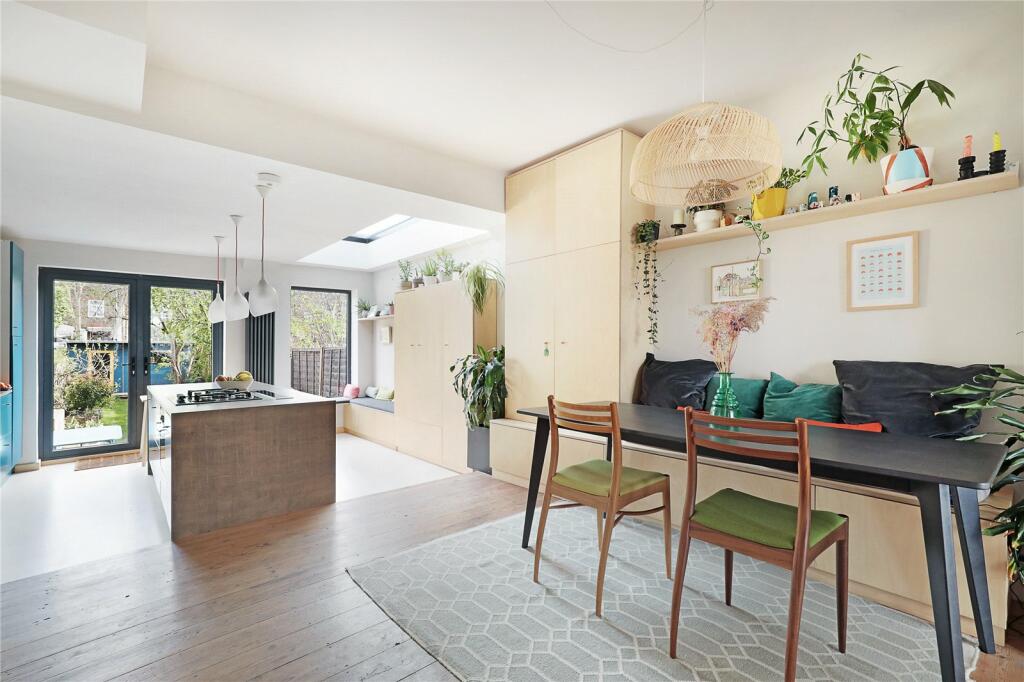 4 bedroom terraced house for sale in Acacia Road, Walthamstow, London, E17