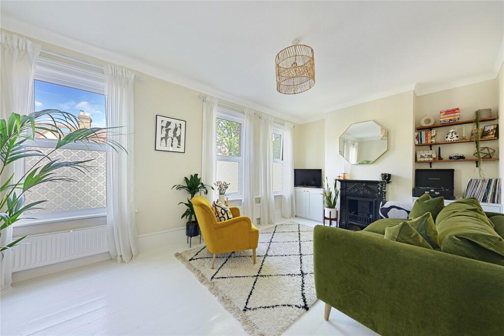2 bedroom flat for sale in Carr Road, Walthamstow, London, E17