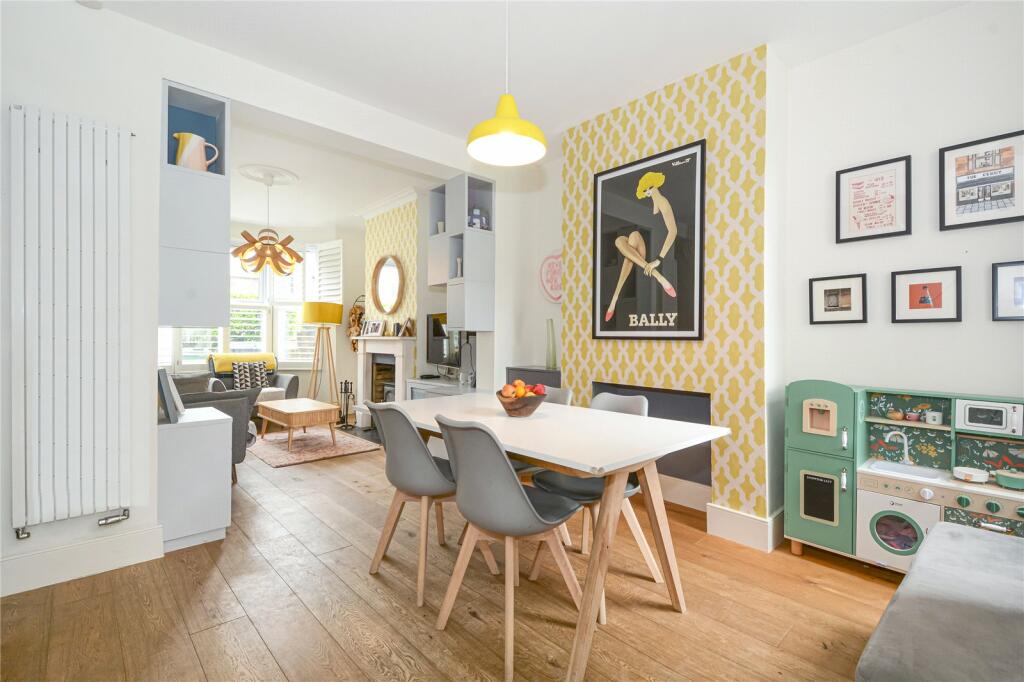 2 bedroom terraced house for sale in Spruce Hills Road, Walthamstow, London, E17