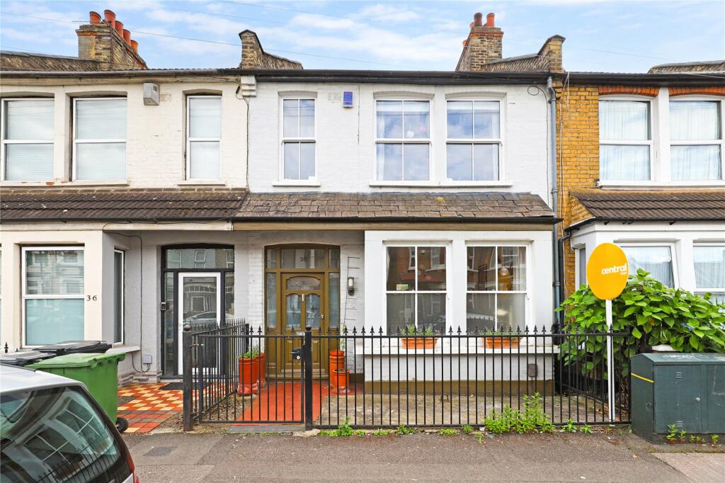 3 bedroom terraced house for rent in Leonard Road, Chingford, London, E4