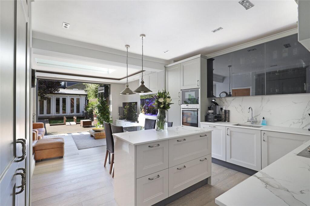 Main image of property: Chingford Road, Walthamstow, London, E17