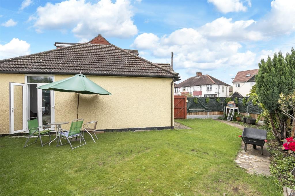 3 bedroom bungalow for sale in Brook Crescent, Chingford, London, E4