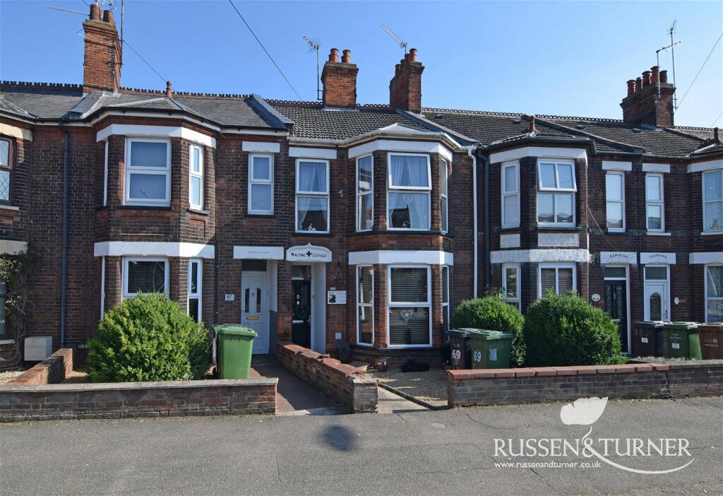 3 bedroom terraced house for sale in Tennyson Avenue King s Lynn