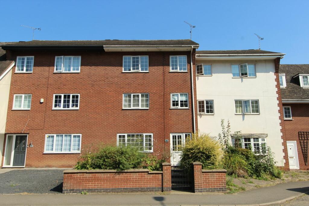 4 bedroom terraced house for sale in Rugby Road, Lutterworth, LE17