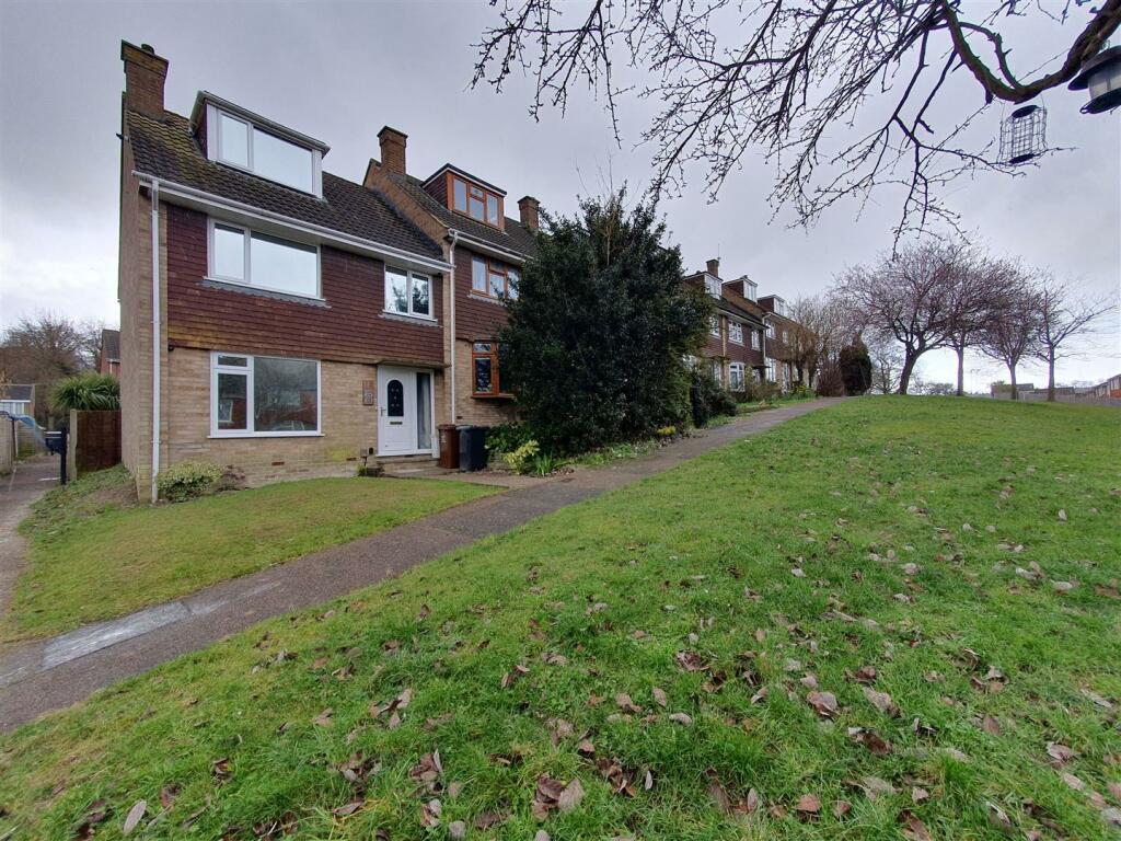 4 bedroom end of terrace house for sale in Sundridge Drive, Walderslade