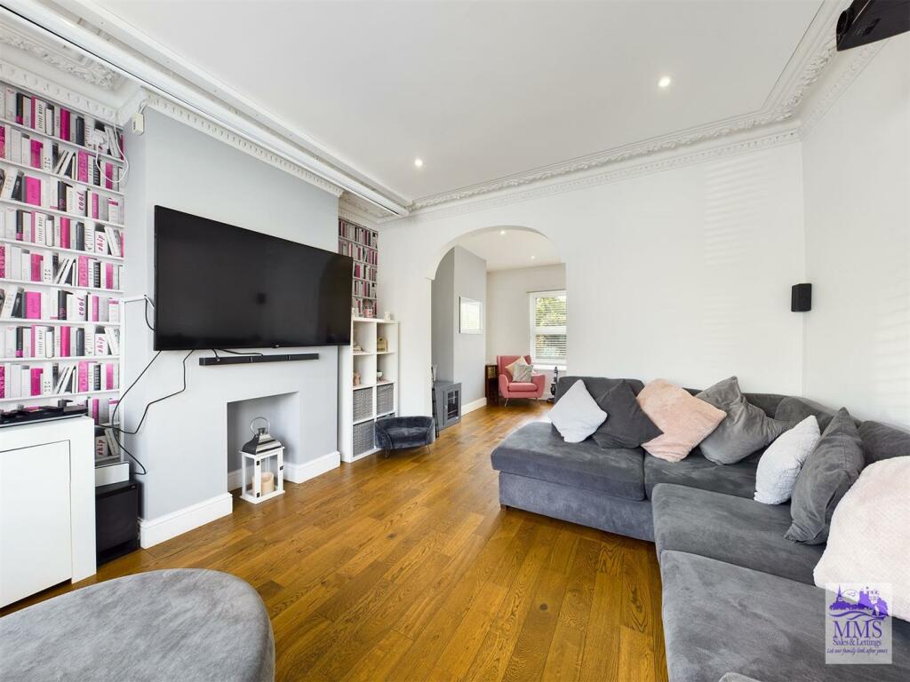 4 bedroom terraced house for sale in Napier Road, Gillingham, ME7