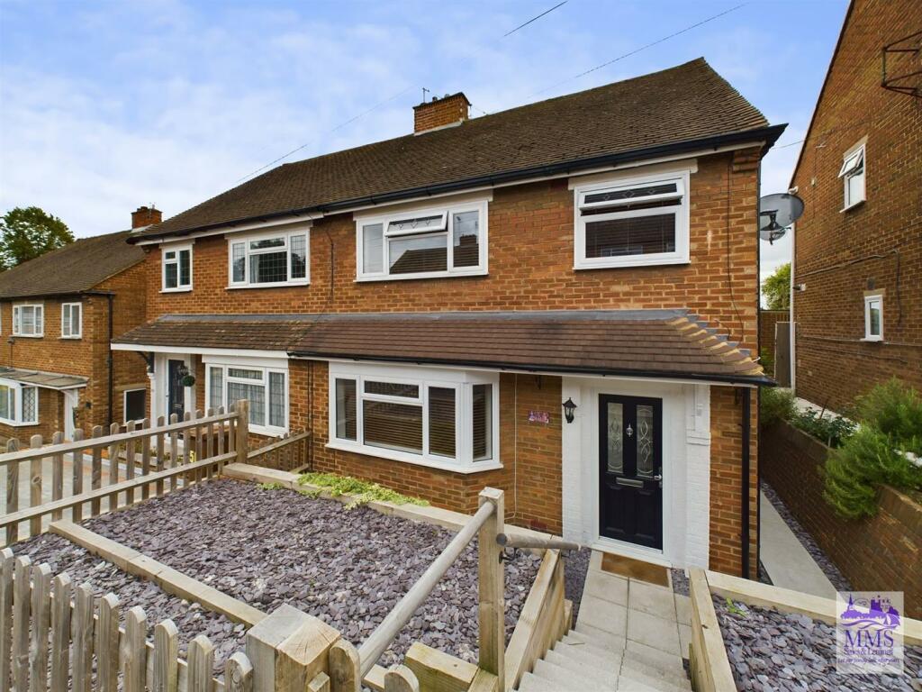 3 bedroom semidetached house for sale in Chapter Road, Strood, ME2