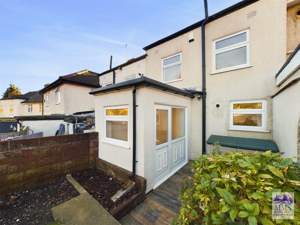 2 bedroom terraced house for sale in Woodstock Road, Strood, ME2