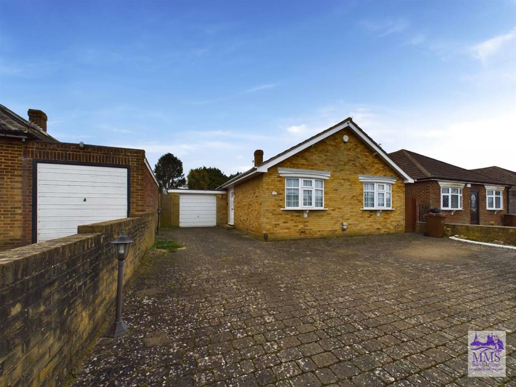 2 bedroom detached bungalow for sale in Grain Road, Wigmore, ME8