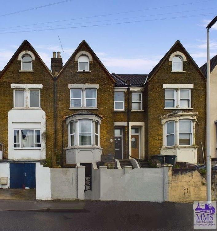 4 bedroom terraced house for sale in Gravesend Road, Strood, ME2