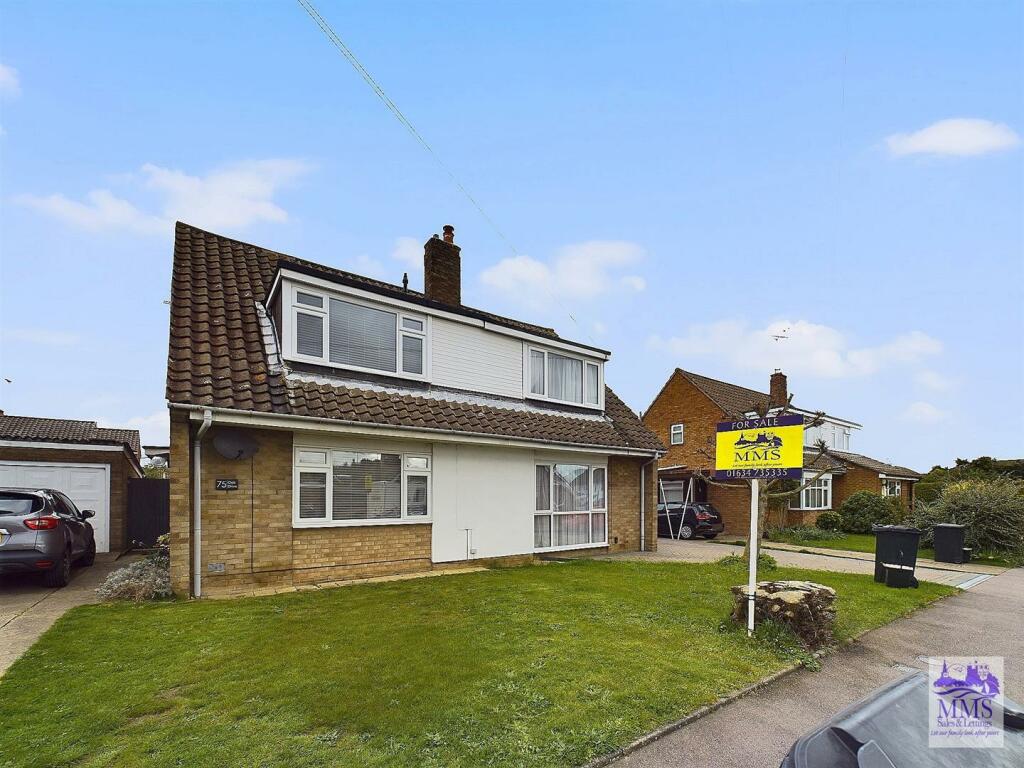 3 bedroom semidetached house for sale in Oak Drive, Higham, ME3
