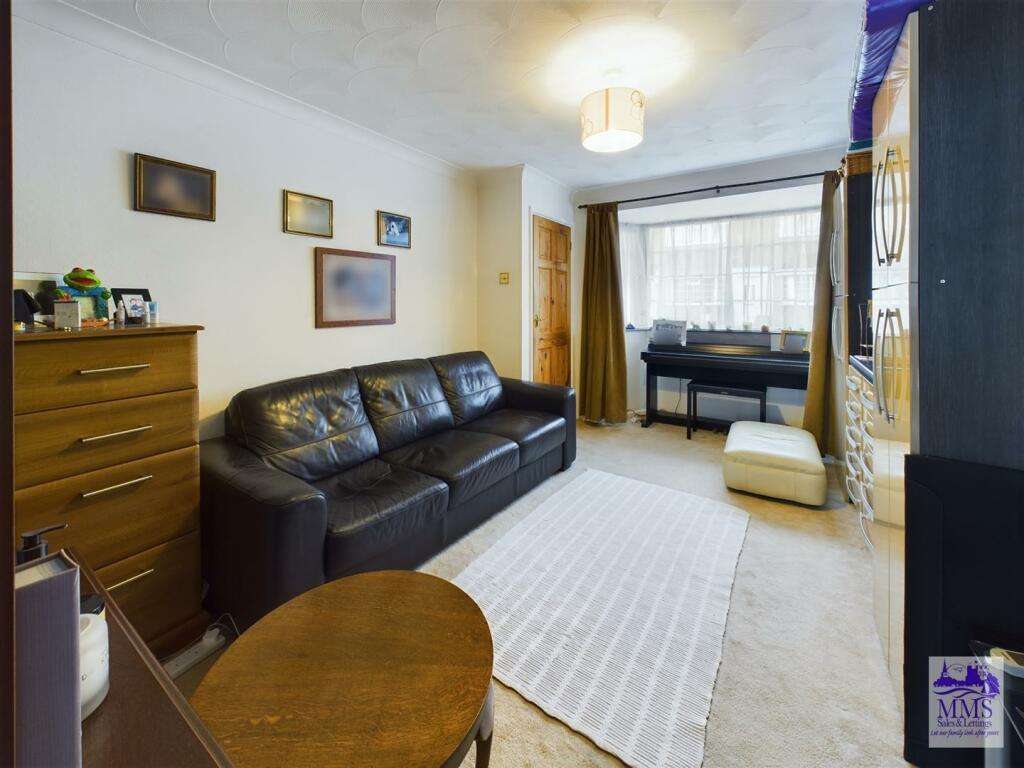 2 bedroom end of terrace house for sale in Fulmar Road, Strood, ME2