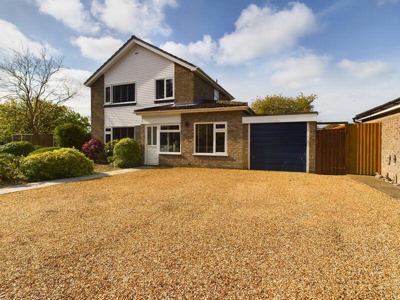 4 bedroom detached house for sale in Warren Close, Elmswell, IP30
