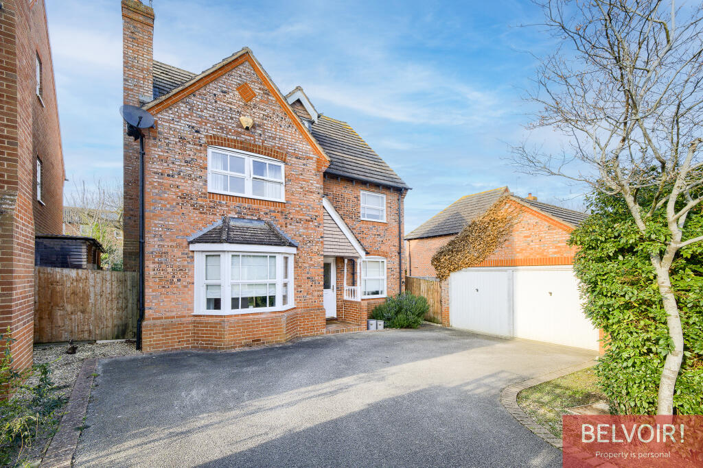 4 bedroom detached house for sale in Hawthorn Way, ShipstononStour, CV36