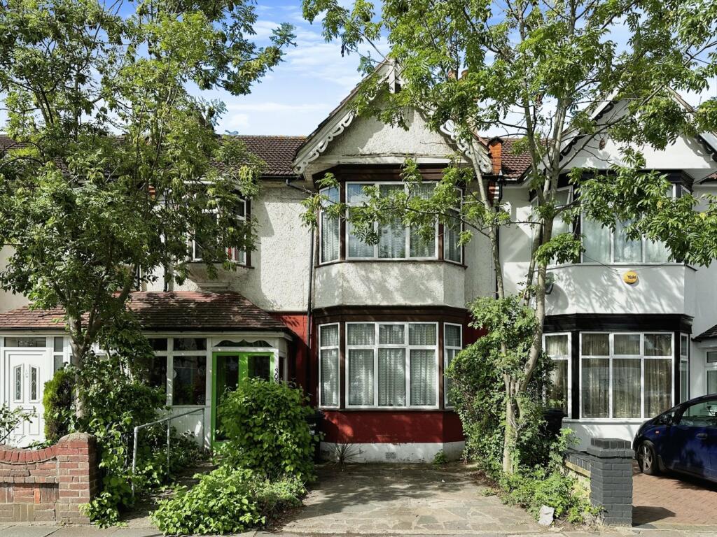 3 bedroom terraced house for sale in Wanstead Park Road, ILFORD, IG1