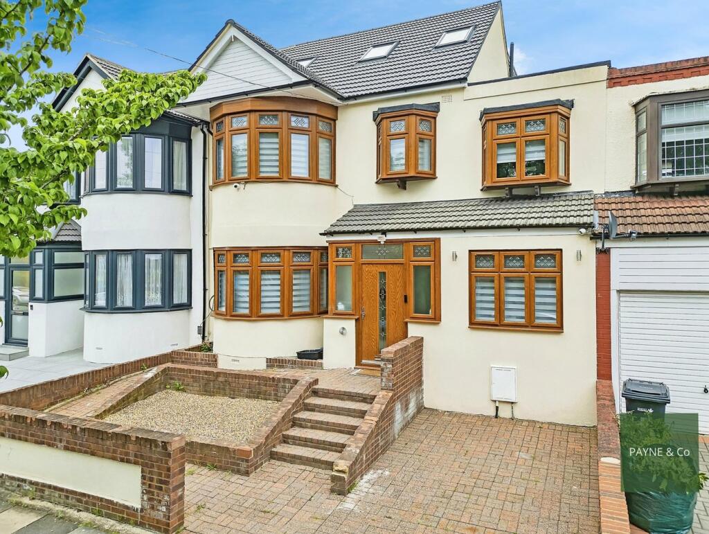 7 bedroom terraced house for sale in Wanstead Lane, ILFORD, IG1