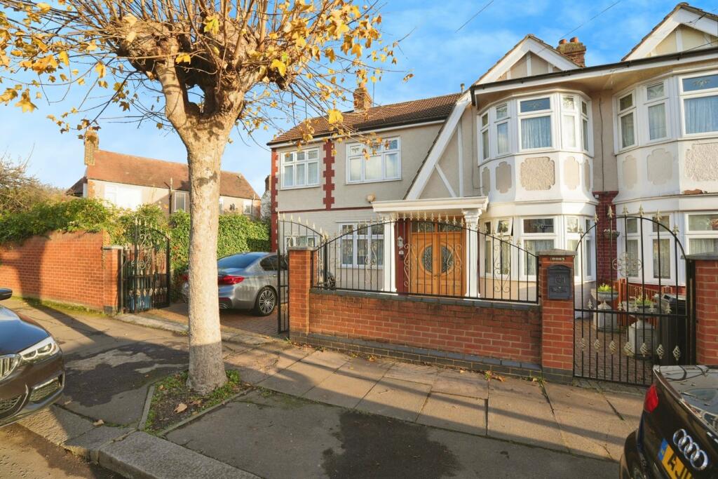 Main image of property: Sunnymede Drive, BARKINGSIDE, IG6