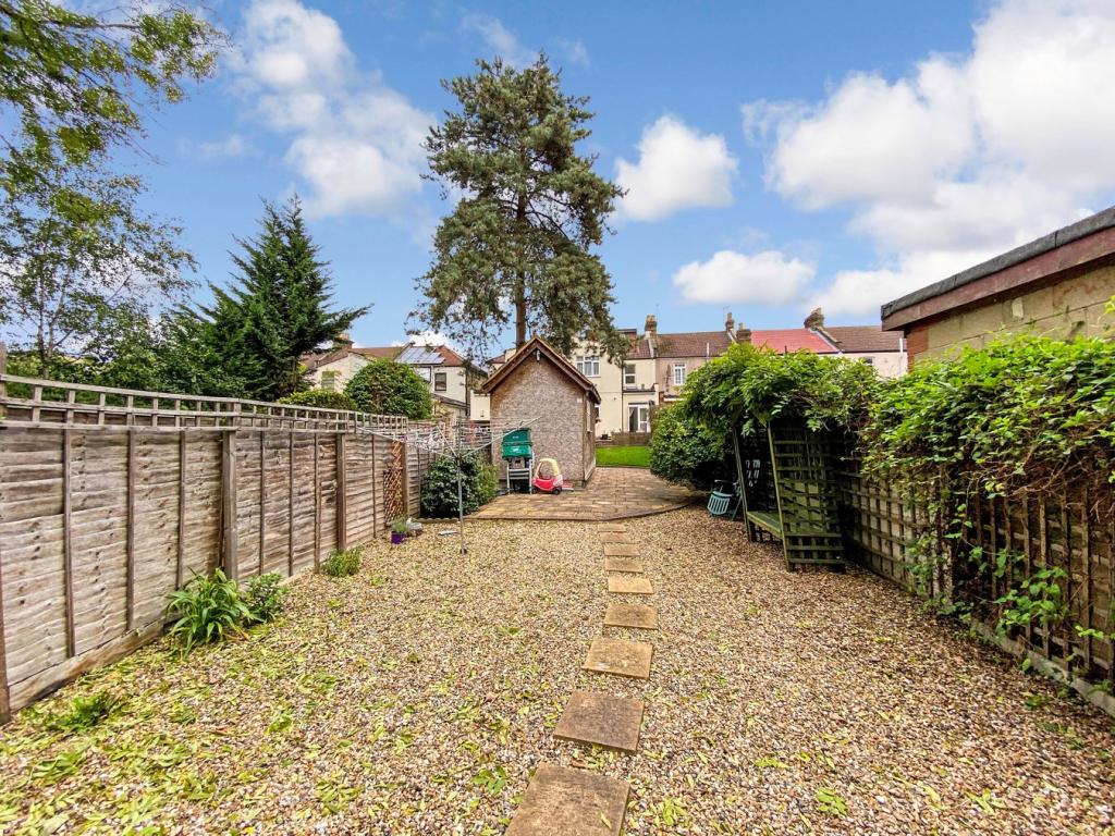 5 bedroom terraced house for sale in Wanstead Park Road, ILFORD, IG1