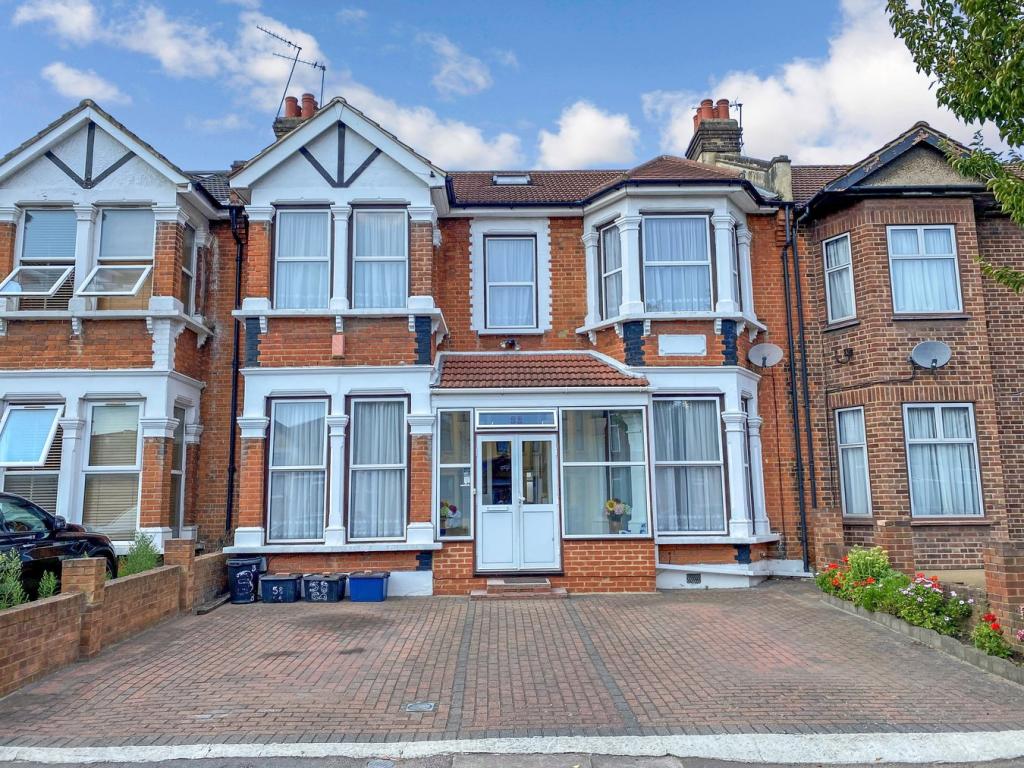 5 bedroom terraced house for sale in Courtland Avenue, ILFORD, IG1