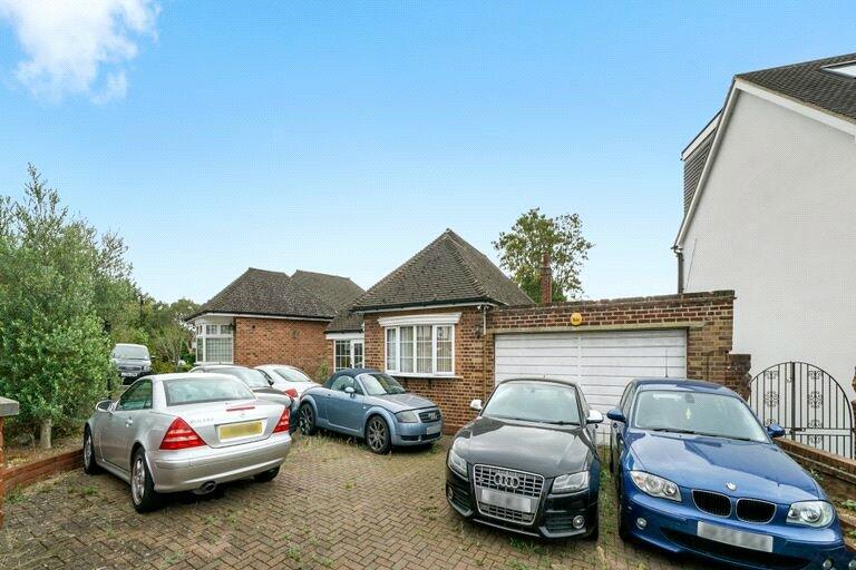 2 bedroom bungalow for sale in Oakwood Crescent, London, N21