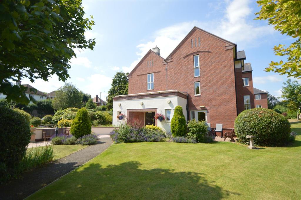 1 bedroom retirement property for sale in Flat 26, Pengwern Court