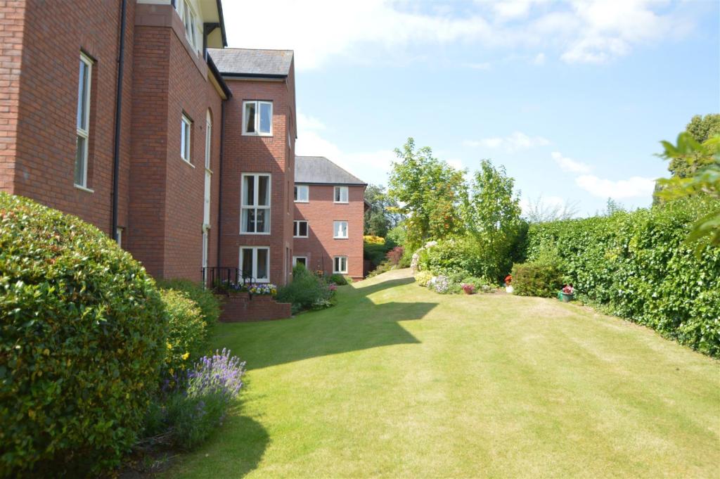 1 bedroom retirement property for sale in Flat 26, Pengwern Court