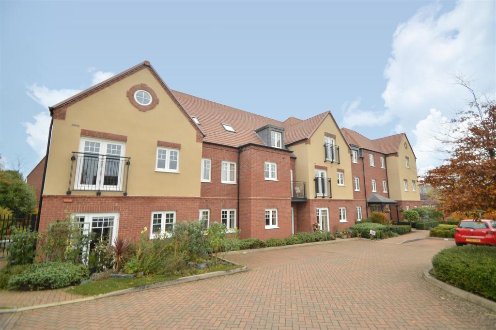 2 bedroom retirement property for sale in 21 Lock Court, Copthorne Road