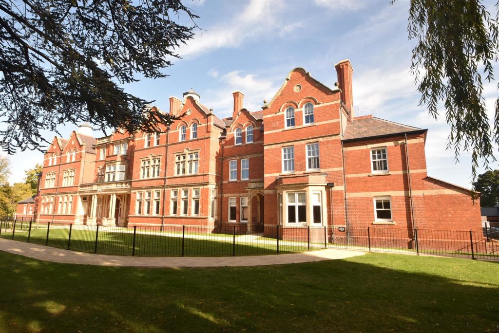 1 bedroom apartment for sale in 25 Radbrook Hall, Lady Herbert Way ...